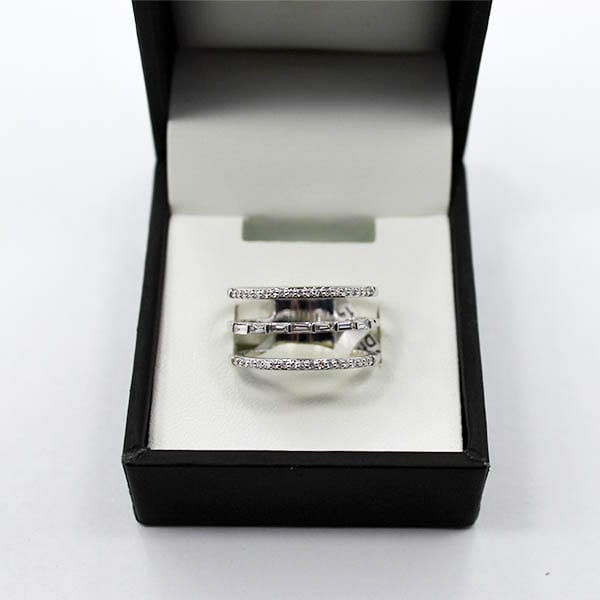 Diamond & White Gold Ring 5.59 Grams - 0.33 Carat 1 Diamond & White Gold Ring 5.59 Grams - 0.33 Carat